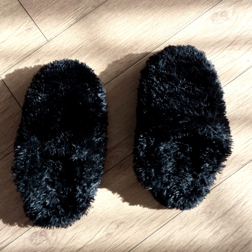Fuzzy Black Slippers Like New